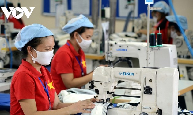 Garment, textile businesses receive more contracts