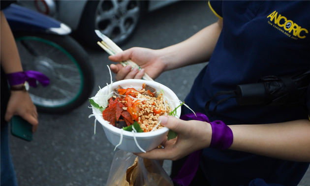 Foodtour in Hanoi’s Old Quarter impresses tourists