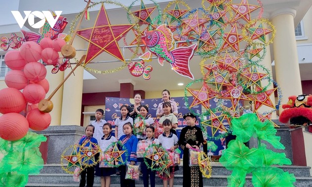 Central highland children celebrate Mid-Autumn Festival