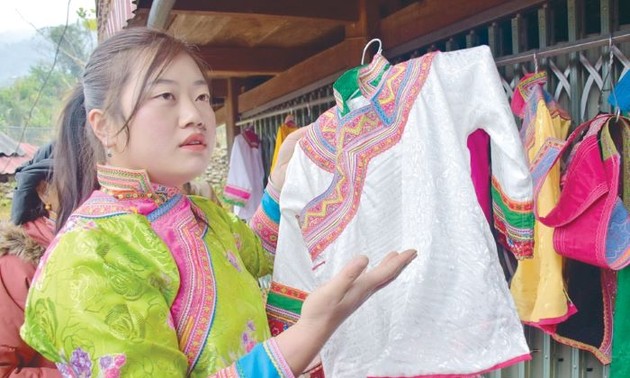 Traditional costumes of Xa Phang ethnic minority