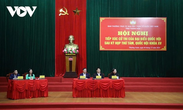 President meets voters in Thanh Hoa province