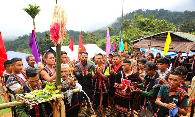 The Water Trough Festival of the Ca Dong ethnic group