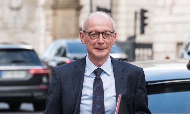 UK considers shutting hundreds of public bodies to streamline government