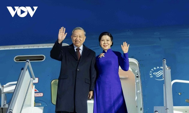 Party General Secretary begins official visit to Finland