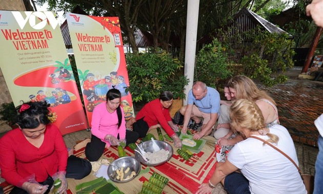 Foreign visitors enjoy “Tet in the Mekong Delta”