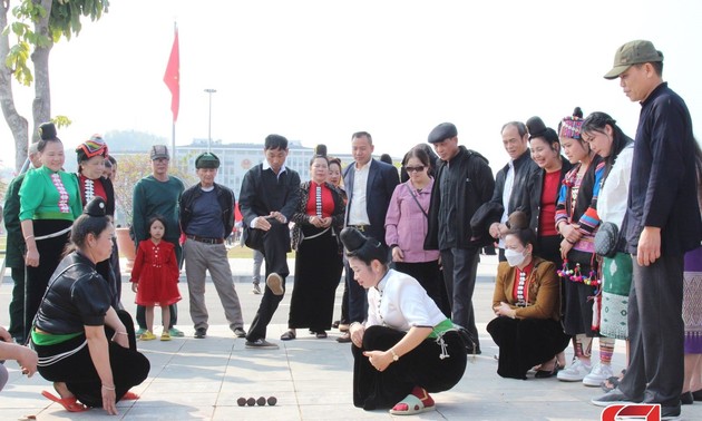 A stage rebuilt, Thai courtship songs come back to life