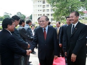 NA Chair  Hung visits Lao National Politics and Administration Institute