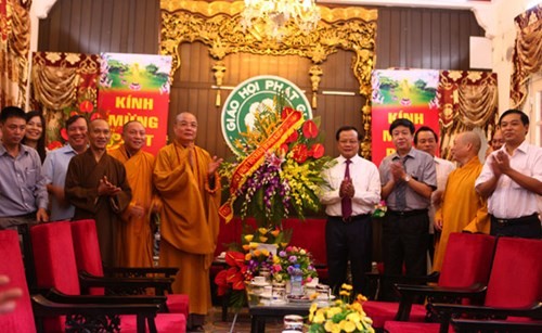 Buddhist monks, followers’ contributions to Hanoi praised 