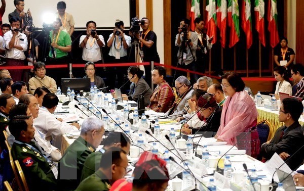 Myanmar signs peace accord with 8 armed groups