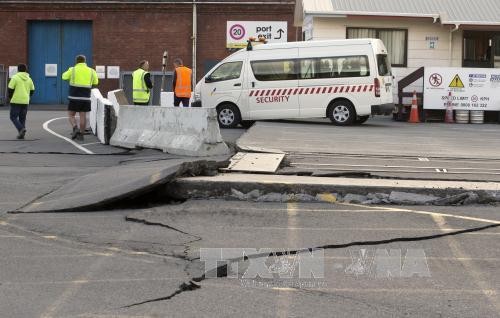 New Zealand warns of tsunami following earthquake