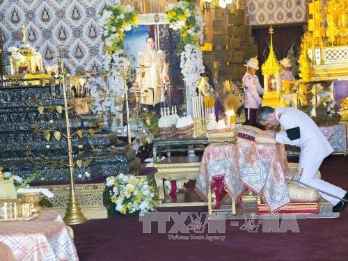 Thai Crown Prince Vajiralongkorn accepts throne