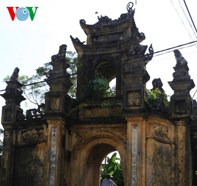 The structure of a traditional Viet village