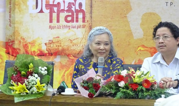  Vietnamese AO victim promotes autobiography