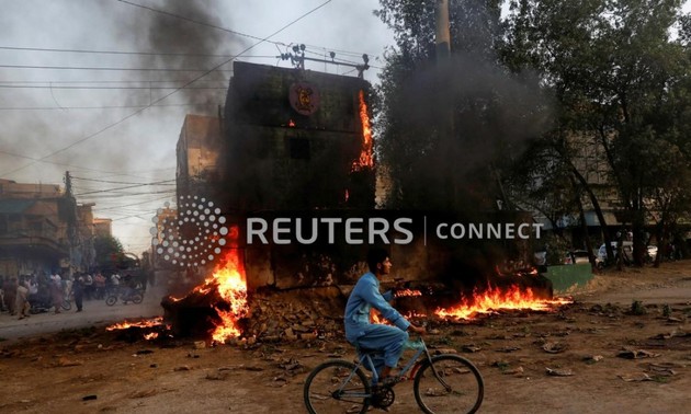 Riots erupt following arrest of former Pakistani Prime Minister Imran Khan