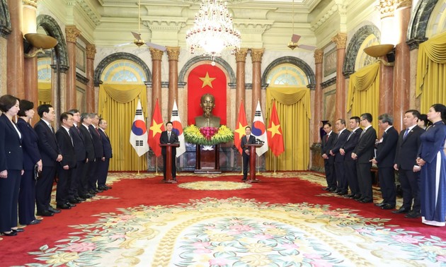 Vietnam, RoK sign 17 cooperative agreements