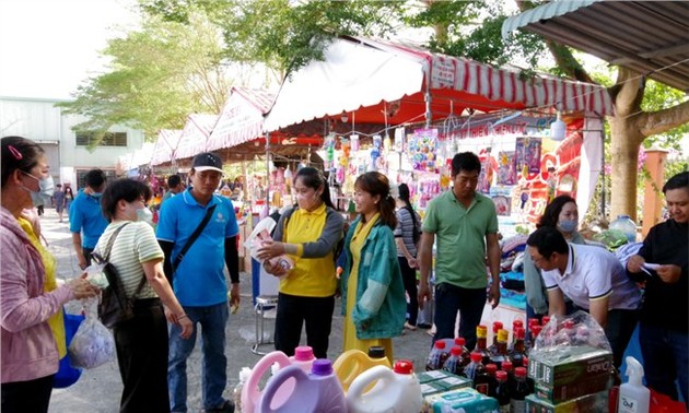 Workers in Tra Vinh province helped to have a warm Tet holiday 