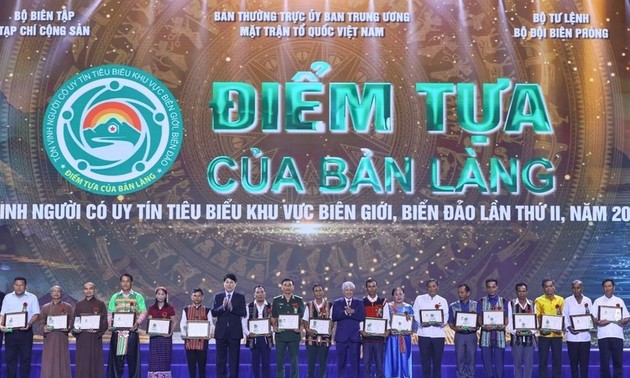 Reputable people from border, sea and island areas honored