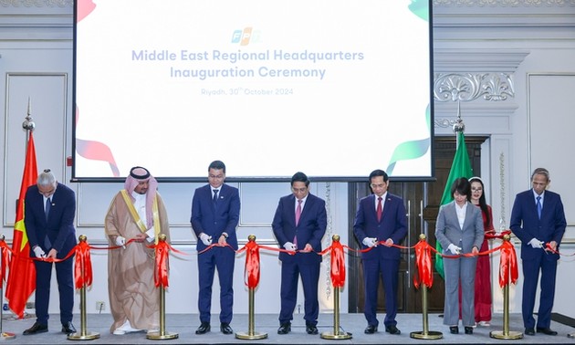 PM attends inauguration of FPT office in Middle East