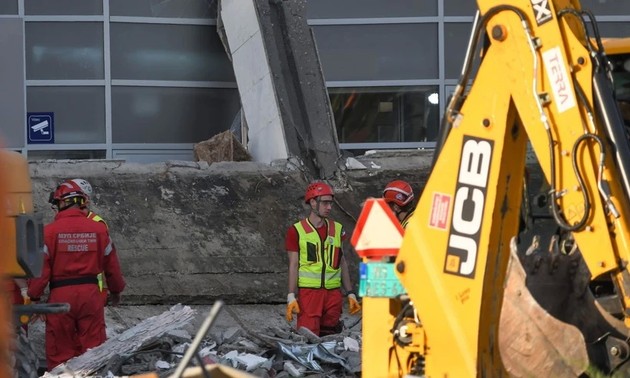 Serbians stage large-scale protests in Belgrade 