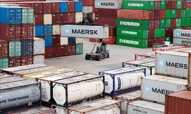 EU considers imposing 100 billion euros of tariffs on US goods 