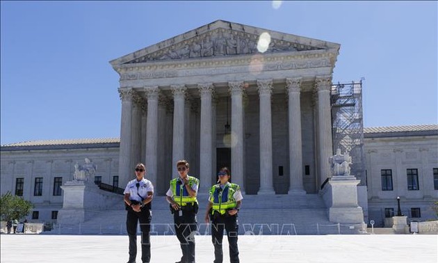 US Supreme Court reviews legality of Trump’s tariffs 