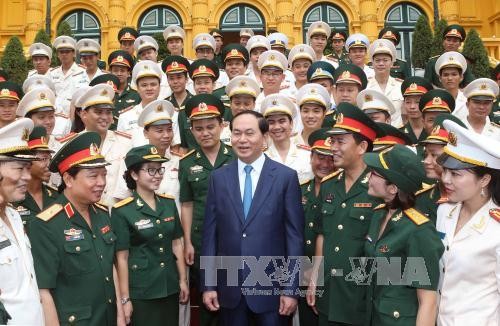 推广学习和实践胡志明思想道德和作风的榜样