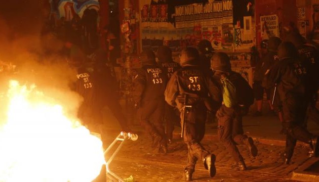 Allemagne: Affrontements en marge du G20, au moins 76 policiers blessés