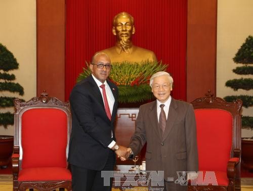 Nguyên Phu Trong reçoit l’ambassadeur cubain Herminio Lopez Diazt