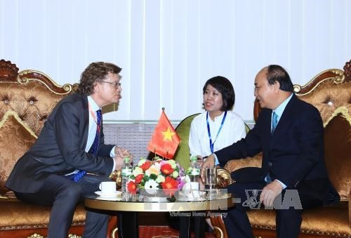 Nguyen Xuan Phuc rencontre des diplomates étrangers 