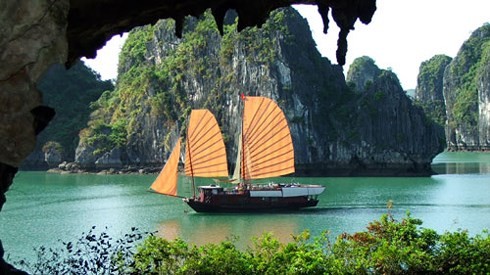 Plus de 6.200 touristes à Halong