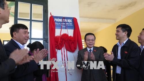 Phung Quoc Hien présente ses vœux du Tet aux habitants de la province de Lai Chau