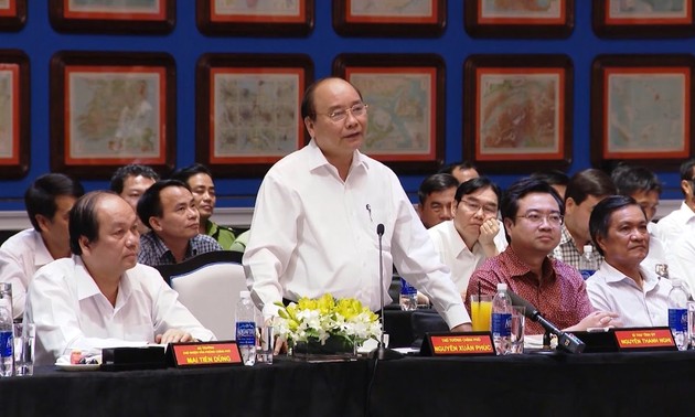 Nguyên Xuân Phuc travaille avec les autorités de la province de Hai Duong