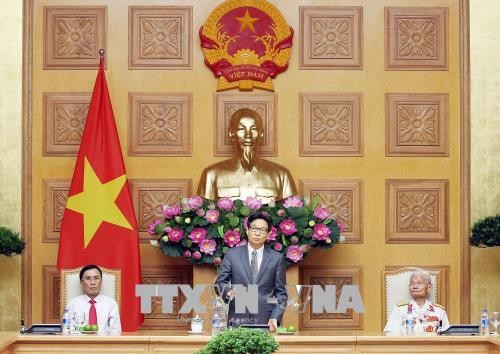 Une délégation de personnes méritantes de Nghê An reçue par Vu Duc Dam