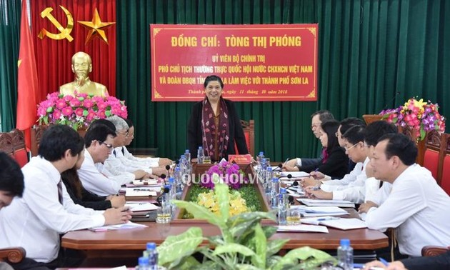 Tong Thi Phong en déplacement à Son La