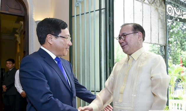 Vietnam-Philippines: Entretien entre les chefs de la diplomatie