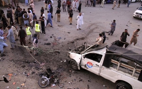 Pakistan: cinq morts et 27 blessés dans un attentat à la moto piégée