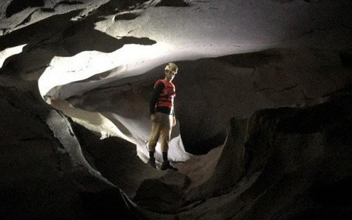 Découverte de douze grottes à Quang Binh