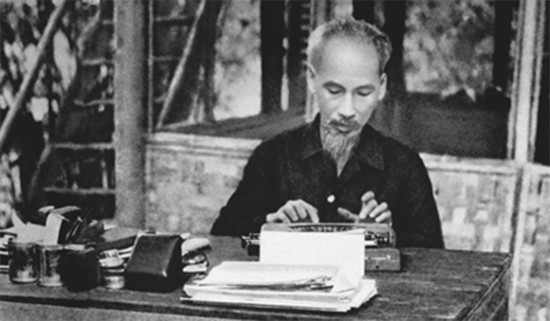 Le 130e anniversaire du président Hô Chi Minh célébré en France 