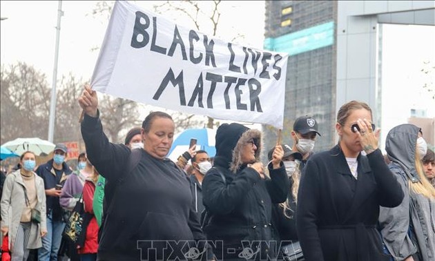 Les manifestations anti-racistes dépassent les frontières américaines