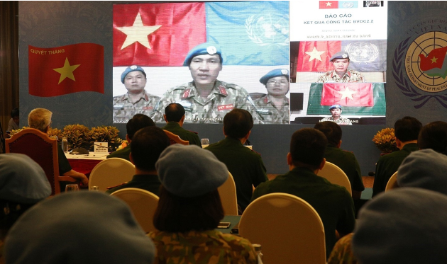 Visioconférence avec les missions vietnamiennes de maintien de la paix de l’ONU