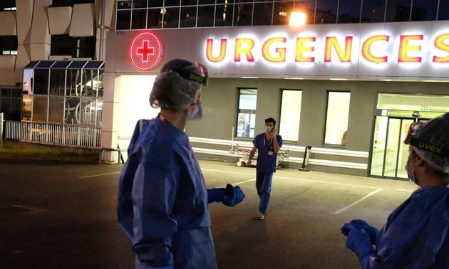 Covid-19: plus de 16.000 cas en 24 heures en France, les indicateurs hospitaliers se détériorent