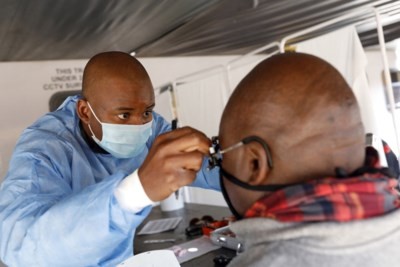 Faute de vaccins, la troisième vague de Covid-19 menace d'être “la pire” en Afrique, selon l'OMS