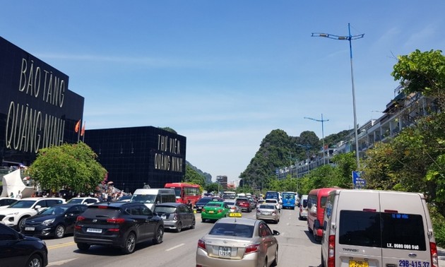 La baie d’Halong accueille un nombre record de touristes