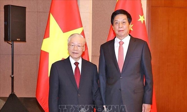 Nguyên Phu Trong rencontre Li Zhanshu et Wang Yang