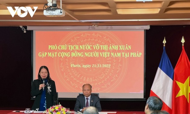 Vo Thi Anh Xuân rencontre des Vietnamiens résidant en France