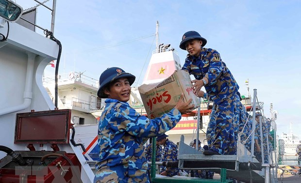 Départ d’un bateau transportant des cadeaux de Têt à destination de Truong Sa