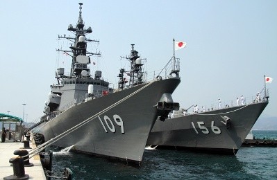 日本の護衛艦、カムライン湾に寄港