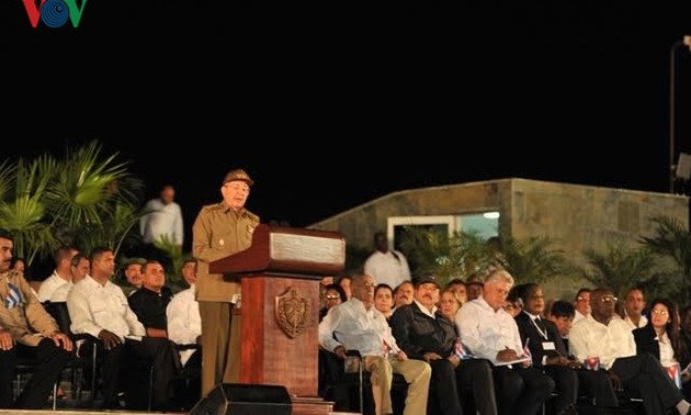 カストロ前議長の追悼式にちなんだ写真