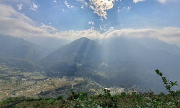 北部山岳地帯ラオカイ省イティ村の景色