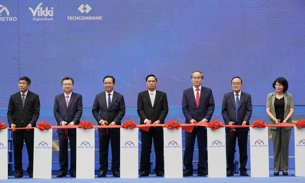 ホーチミン市のメトロ1号線開通：新たな交通サービスの実現